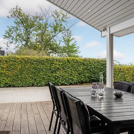 3 Bedroom Beautiful In Feriehus *