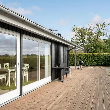 3 Bedroom Beautiful In Feriehus