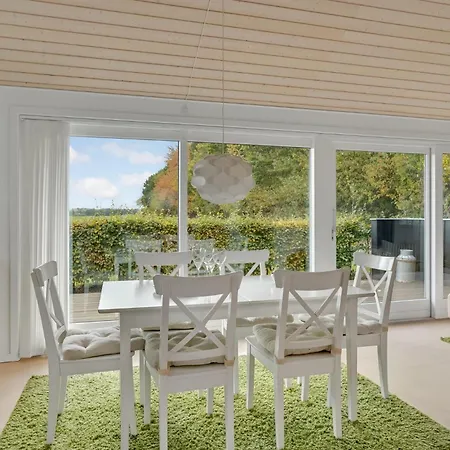 3 Bedroom Beautiful In Feriehus