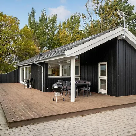 Feriehus 3 Bedroom Beautiful In Otterup