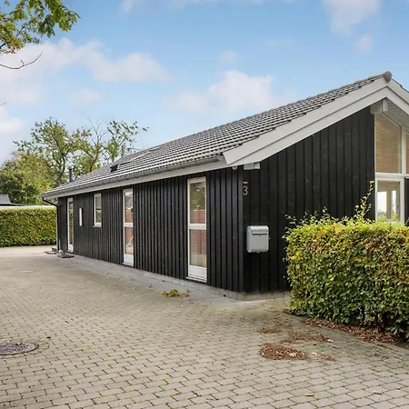 Feriehus 3 Bedroom Beautiful In *